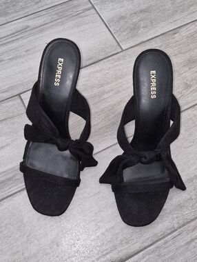 Express Women’s Black Knot-Front Slide Sandals